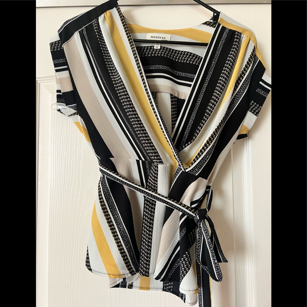 Women’s short sleeved tie waist top shirt